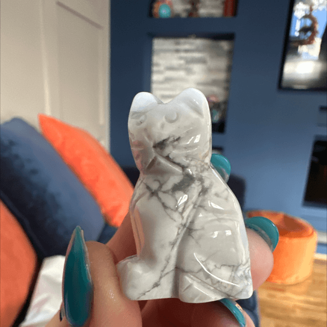 White Howlite Cat 